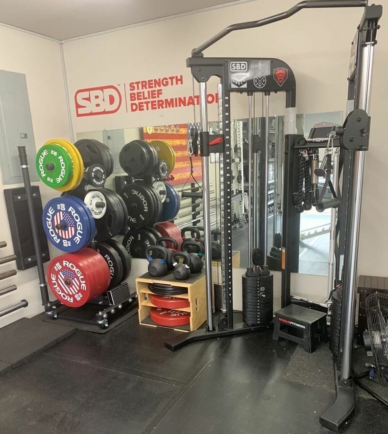 Step Into This Competitive Powerlifter s Compact Home Gym Garage Gym Lab